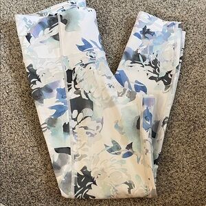 ☀️ 3/$20 Athleta floral white leggings small